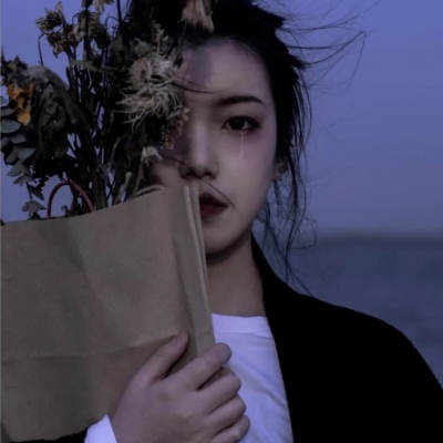 2021痛到心碎的难受的意境头像_WWW.TQQA.COM