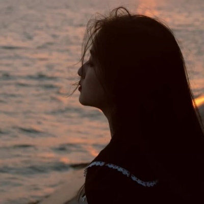 2021痛到心碎的难受的意境头像_WWW.TQQA.COM