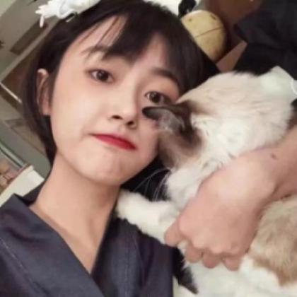 女生抱着猫很酷的头像高清真人2020最新_WWW.TQQA.COM