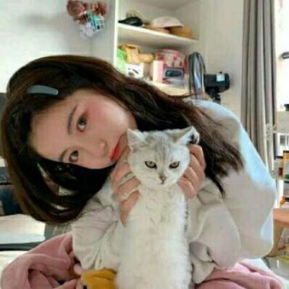 女生抱着猫很酷的头像高清真人2020最新_WWW.TQQA.COM