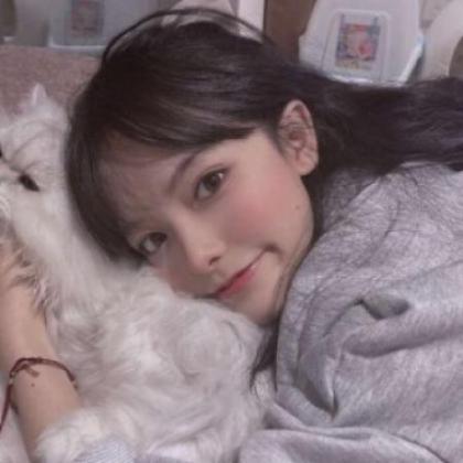 女生抱着猫很酷的头像高清真人2020最新_WWW.TQQA.COM