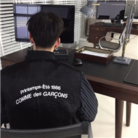 帅气背影男生头像_WWW.TQQA.COM