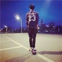 个性韩式男生头像全身背影的_WWW.TQQA.COM