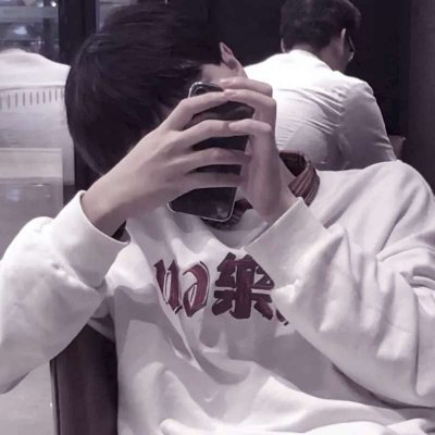 高清帅气的手机摄影头像男生图片_WWW.TQQA.COM