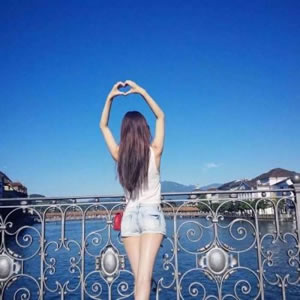 女头像霸气高冷背影_WWW.TQQA.COM