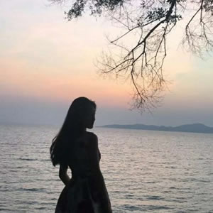女头像霸气高冷背影_WWW.TQQA.COM