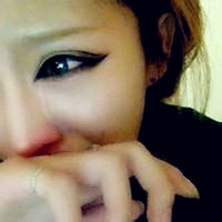 女生哭的流泪的头像_WWW.TQQA.COM