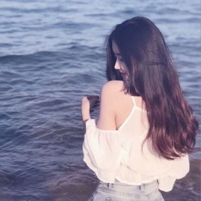 女生海边吹风图片头像_WWW.TQQA.COM