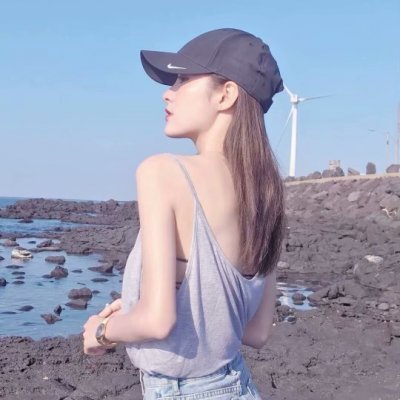 女生海边吹风图片头像_WWW.TQQA.COM