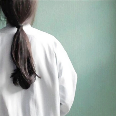 高清好看的唯美头像图片女生背影_WWW.TQQA.COM