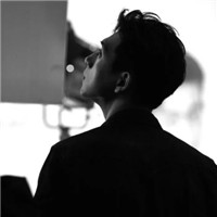 黑色系时尚男生头像_WWW.TQQA.COM