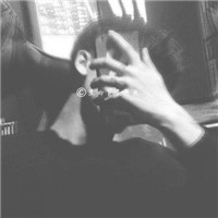 黑色系时尚男生头像_WWW.TQQA.COM