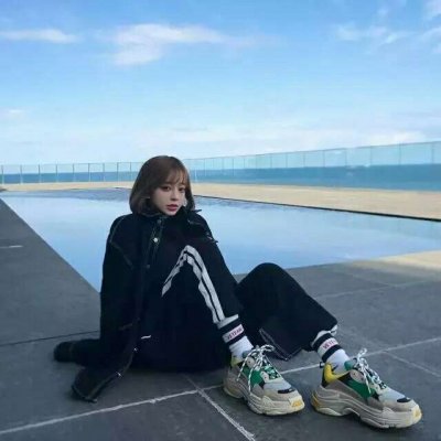 高清好看的短发女神气质头像图片_WWW.TQQA.COM