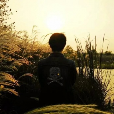 QQ个性情侣头像背影_WWW.TQQA.COM